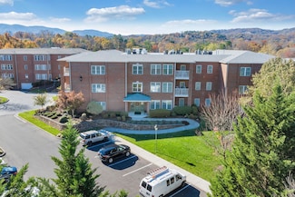 3040 McVitty Forest Dr Unit 211, Roanoke, VA 24018