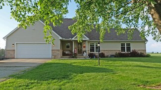 29 N Deer Lake, Villa Grove, IL 61956