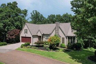 1405 Point Grand Dr, Savannah, TN 38372