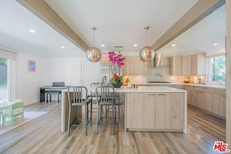 2760 E Glenoaks Blvd, Glendale, CA 91206