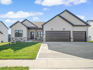 3160 Ashley Dr, Glen Carbon, IL 62034