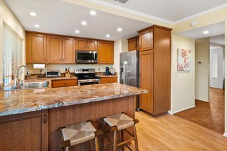 499 Cannon Green Dr Unit C, Goleta, CA 93117