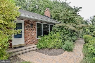 137 Courthouse Rd SW, Vienna, VA 22180