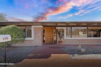 6925 N Donatello Way, Tucson, AZ 85741