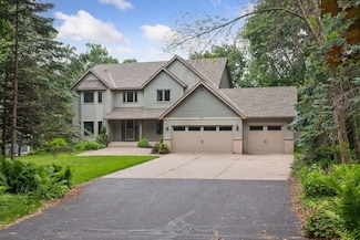 591 Warner Ave S, Mahtomedi, MN 55115