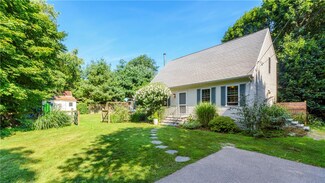 1327 N Main Rd, Jamestown, RI 02835