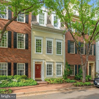 15 Franklin St, Alexandria, VA 22314