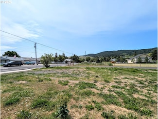 214 S 12th St, Lagrande, OR 97850
