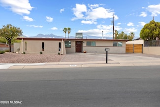 8425 E Hawthorne St, Tucson, AZ 85710