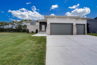 9010 E 33rd St S, Wichita, KS 67210