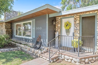 300 Valencia Dr, Exeter, CA 93221