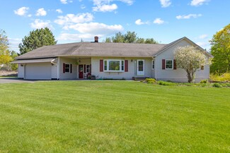 39 Oak Ridge Dr, Standish, ME 04084