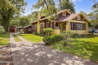 208 Washington Ave, Ocean Springs, MS 39564