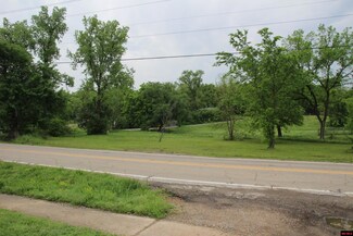 610 N Panther Ave, Yellville, AR 72687
