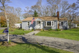 358 Strawberry Hill Rd, Centerville, MA 02632