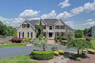 4 Anne Ct, Manalapan, NJ 07726