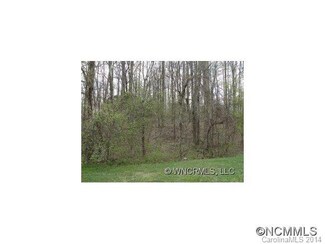 178 Deerwood Ln, Hendersonville, NC 28739
