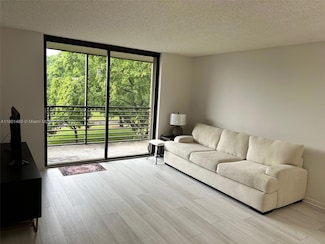 1000 Colony Point Cir Unit 302, Pembroke Pines, FL 33026