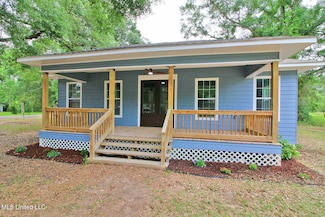 305 1st Ave, New Augusta, MS 39462