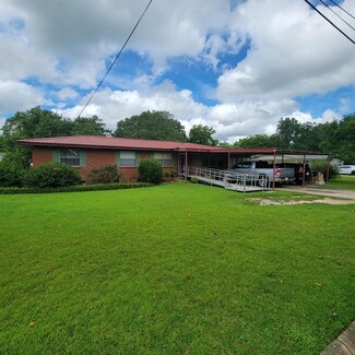 618 Peachtree St, Headland, AL 36345