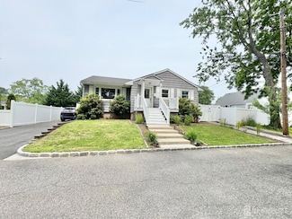 8 W Grove St, Fords, NJ 08863