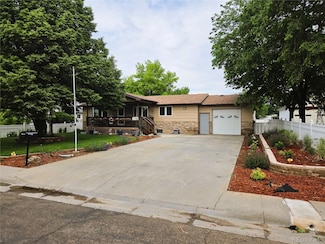 720 W 4th St, Julesburg, CO 80737