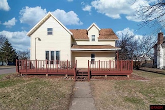 341 341 S Main St, Lake Crystal, MN 56055