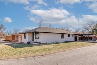 1123 Bedford Dr, Elk City, OK 73644