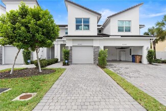 4342 Lago Dr, Deerfield Beach, FL 33064
