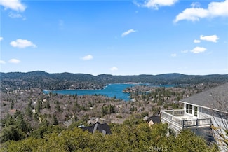 29083 Mammoth Dr, Lake Arrowhead, CA 92352