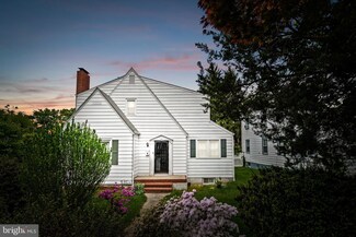 556 Parkway Ave, Ewing, NJ 08618