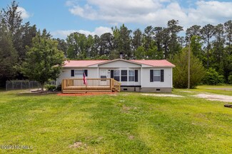 308 Hubert Blvd, Hubert, NC 28539