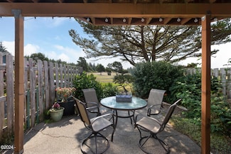 125 SW Range Dr Unit 2, Waldport, OR 97394