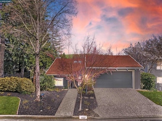 903 Augusta Dr, Moraga, CA 94556