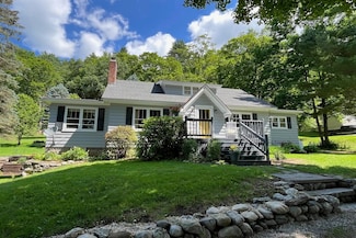 1357 Airport Rd, North Clarendon, VT 05759