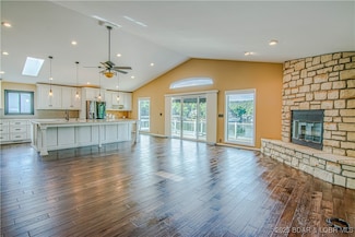 584 Woodland Point, Linn Creek, MO 65052