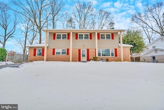 6715 Grey Fox Dr, Springfield, VA 22152