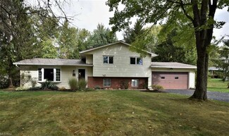 895 Navajo Trail, MacEdonia, OH 44056