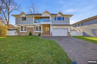 364 W Clinton Ave, Tenafly, NJ 07670