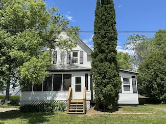 11 Sunnyside St, Houlton, ME 04730