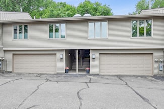6348 Red Fox Ln, Edina, MN 55436