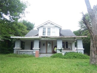1810 1st Ave NW, Hickory, NC 28601