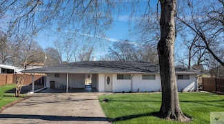 102 Travis Dr, Maud, TX 75567