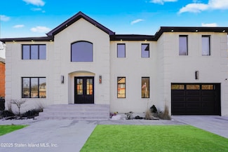 11 Lulu Ct, Staten Island, NY 10307