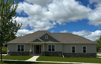 715 Willow Ln, Hartford, WI 53027