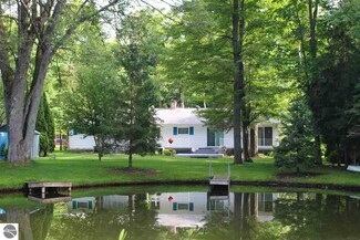 3762 Peninsular Shores Dr, Grawn, MI 49637