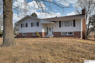807 Grey Fawn Dr, Omaha, NE 68154