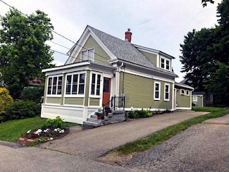 12 South St, Rollinsford, NH 03869