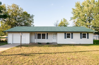 108 Circle Dr, Monett, MO 65708