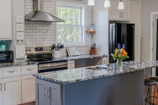 71 Vinton Ave, Cranston, RI 02920